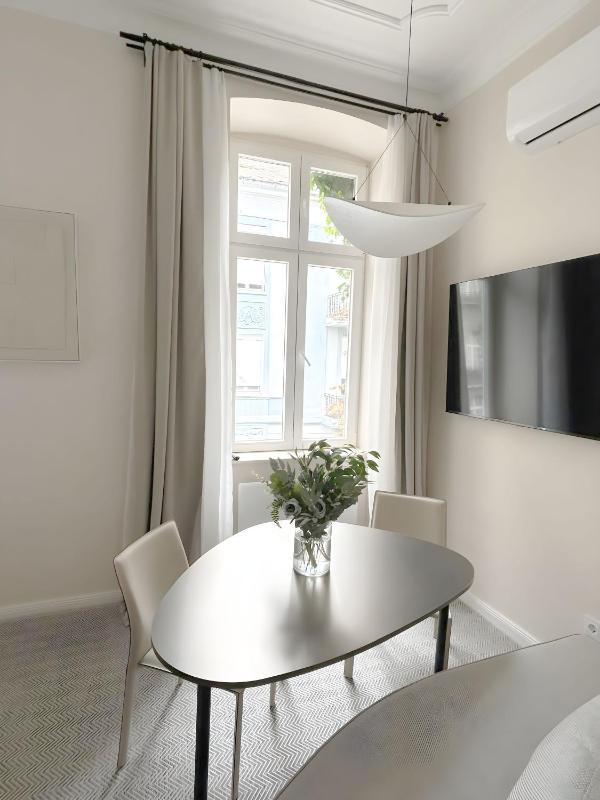 Design Suite in Prime Location Superstring Home - image 4