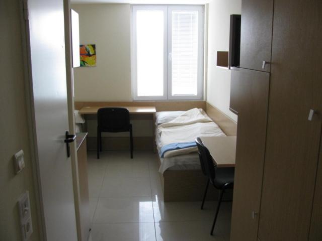 Double or Twin Room image 4