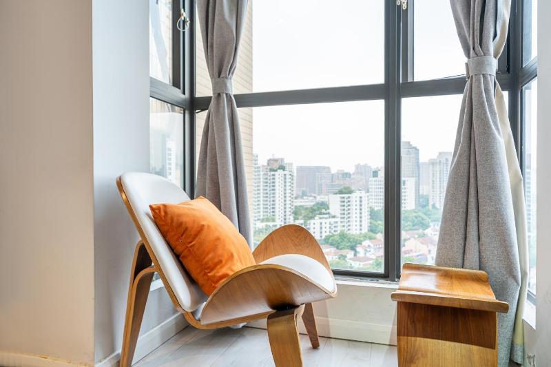 QingDai - Muted-Tone Urban Studio with City Outlook & Cozy Nook - image 4