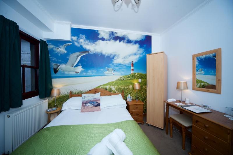 Double Room image 3