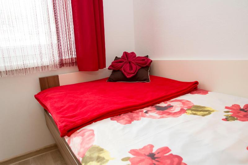 Twin Room with Balcony image 4