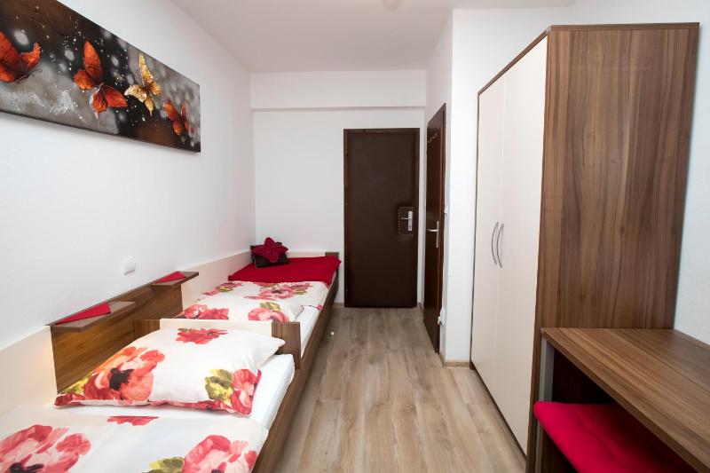 Twin Room with Balcony image 3