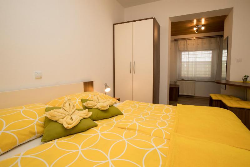 Double Room image 4