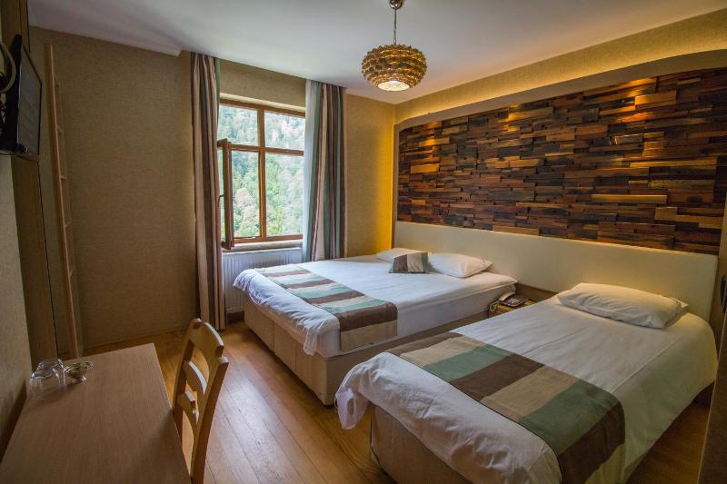 Deluxe Triple Room image 4