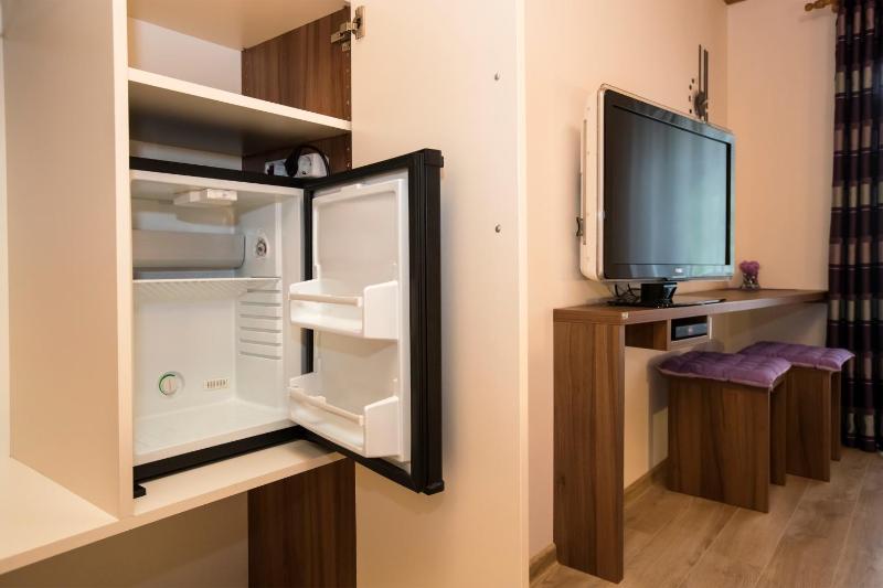 Double Room with Balcony image 3