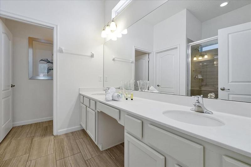 5414 OAKGRAIN CT DAVENPORT 12 BEDS - image 36
