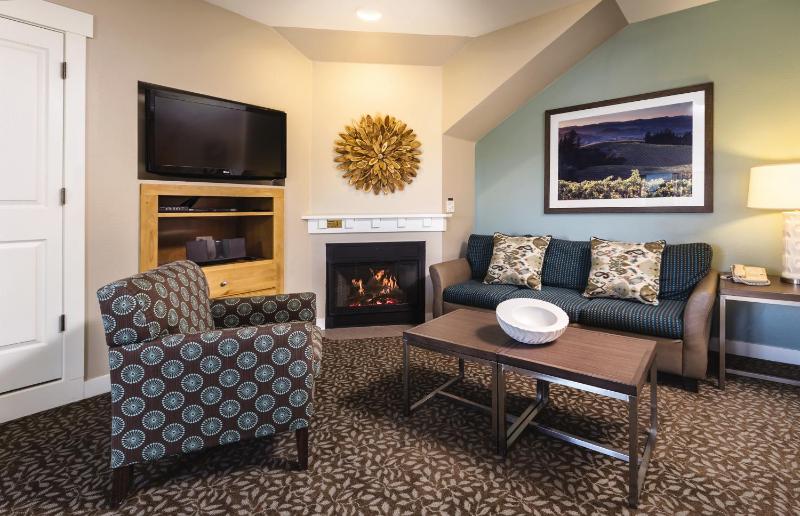 One-Bedroom Apartment image 4