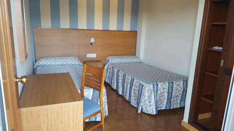 Family Room image 3