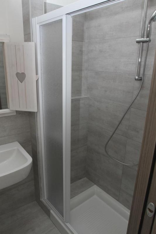 Deluxe Double Room with Shower image 2