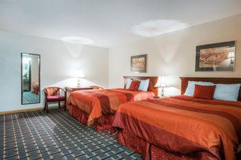 Deluxe Queen Room with Two Queen Beds image 2