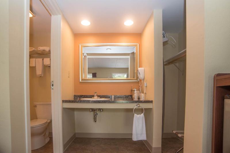 King Room - Non-Smoking image 3