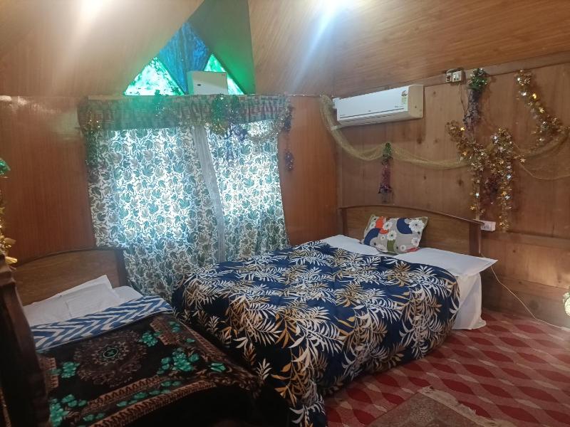 T luxury Heritage houseboat - image 16