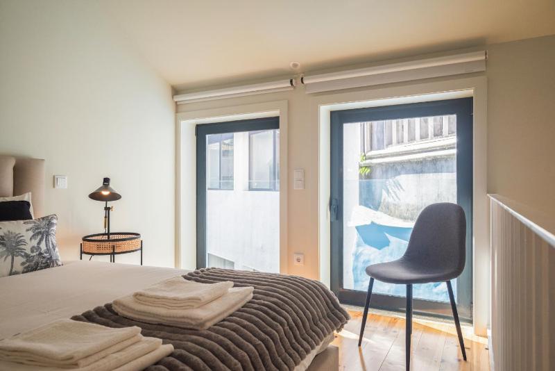 Luxury Style 3 with AC Downtown Porto near Metro - image 8