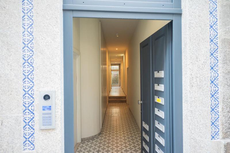 Luxury Style 3 with AC Downtown Porto near Metro - image 6