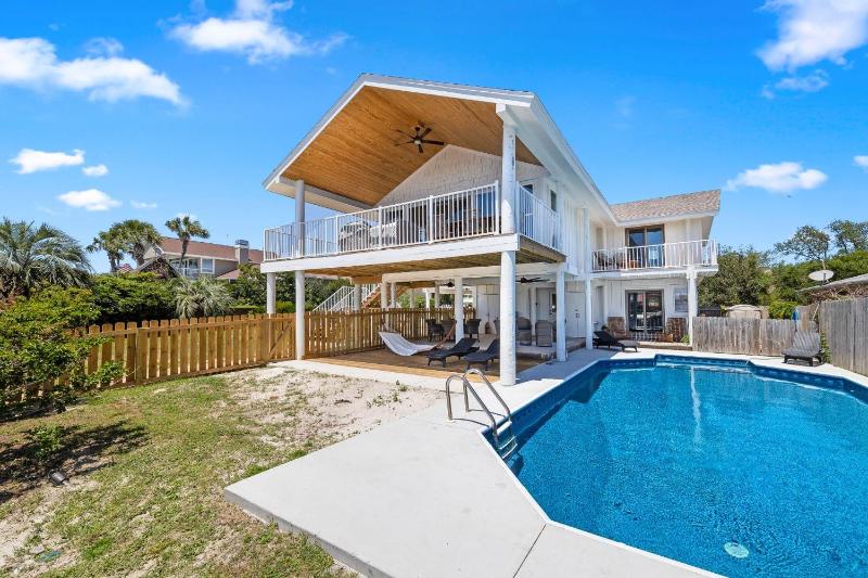 On the Canal - Private Pool + Dock Canal Front + Beautiful Sunset Views - image 10