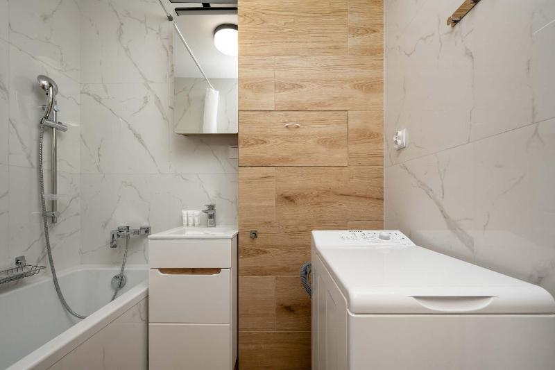Blue Two Bedroom Apartment in Wrocław with Desk Bathtub and Balcony by Noclegi Renters - image 21