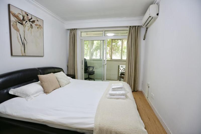WangYue - Paris Fashion ShFinacial Center Landmark view 2 King Beds Flat - image 11