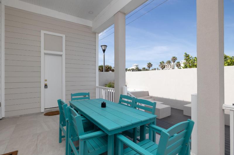 Nomad House at The Shores home - image 7
