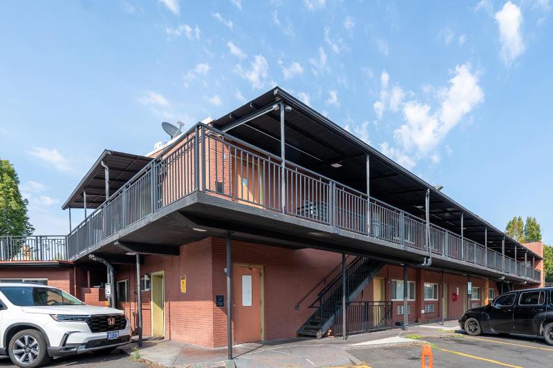 Banfield Studios By OYO Portland OR - image 32