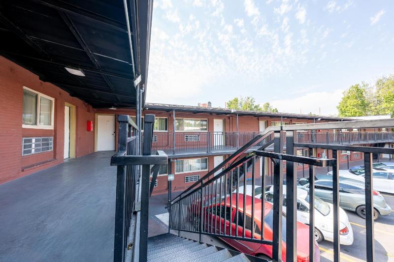 Banfield Studios By OYO Portland OR - image 31