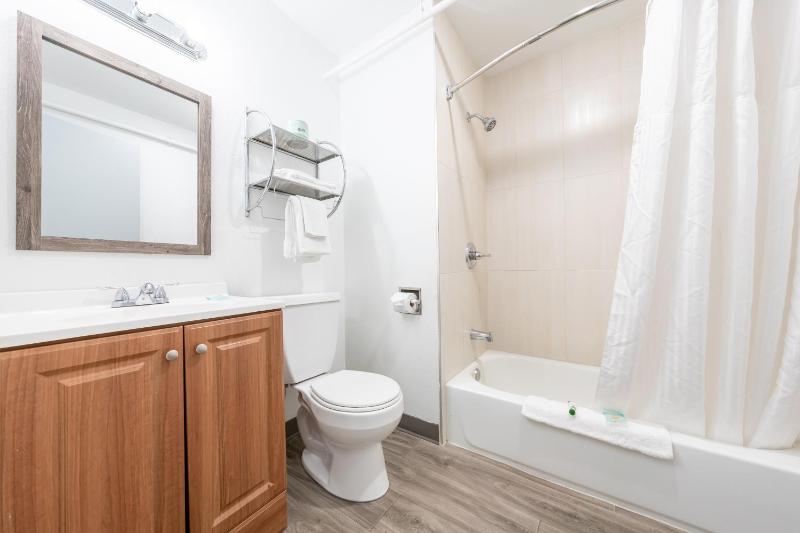 Banfield Studios By OYO Portland OR - image 19