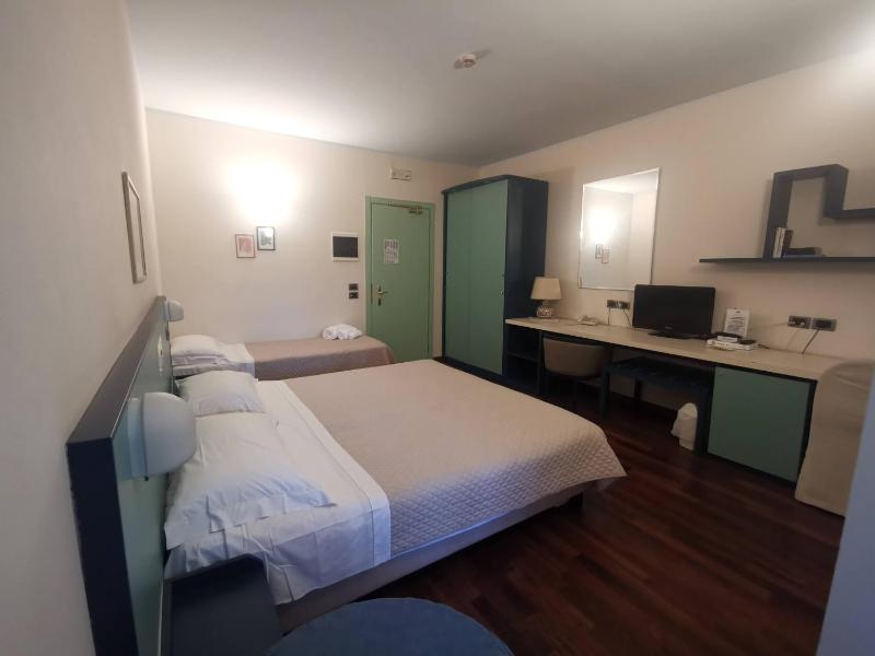 Deco Hotel - image 12