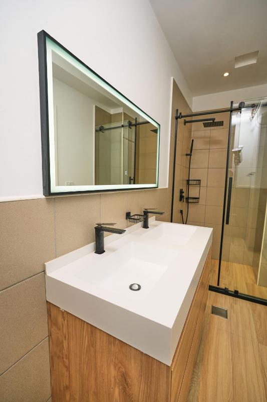 Modern Downtown Bole apartment - image 12