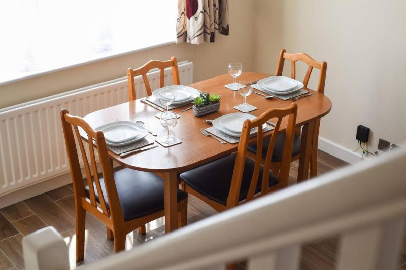 Centrally Located 3Bed Family Home - image 31
