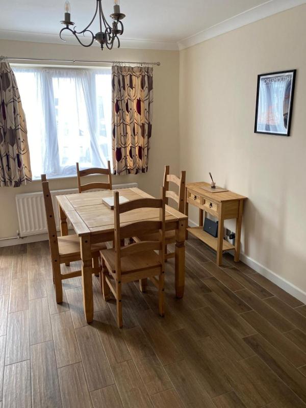 Centrally Located 3Bed Family Home - image 32