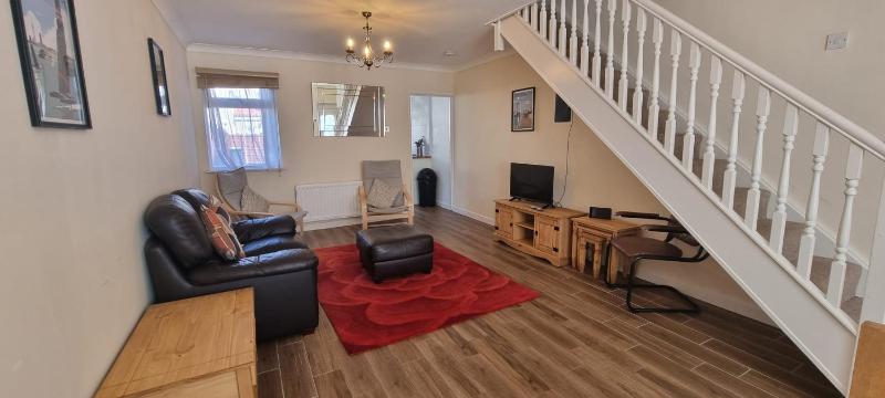 Centrally Located 3Bed Family Home - image 33