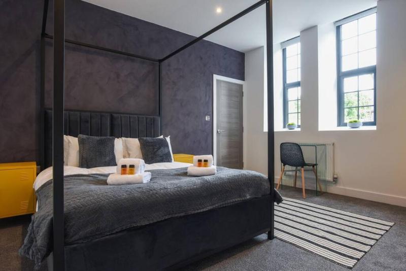 Fancy Staying in a Prison? Sleeps7 2Bath w/parking - image 35