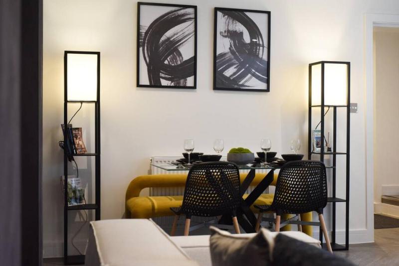Fancy Staying in a Prison? Sleeps7 2Bath w/parking - image 37