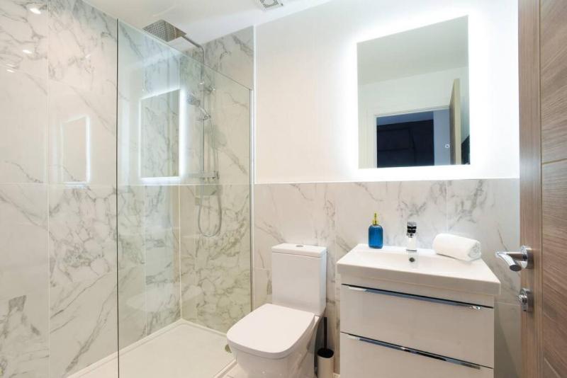 Fancy Staying in a Prison? Sleeps7 2Bath w/parking - image 16