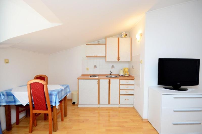 Apartments Biserka - image 12