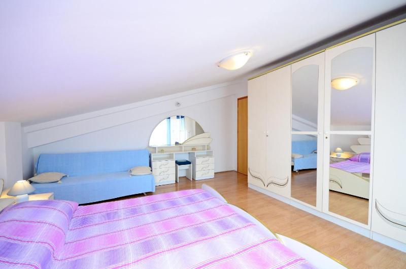Apartments Biserka - image 8