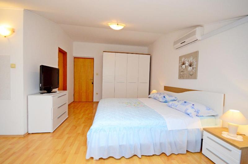 Apartments Biserka - image 23