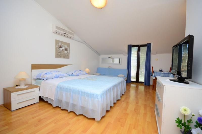 Apartments Biserka - image 4