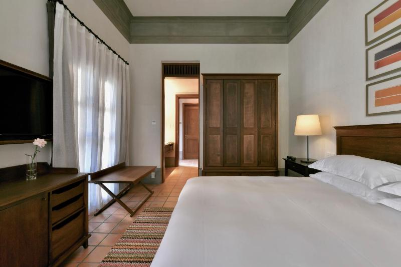 Lee Manor Hotel - image 33