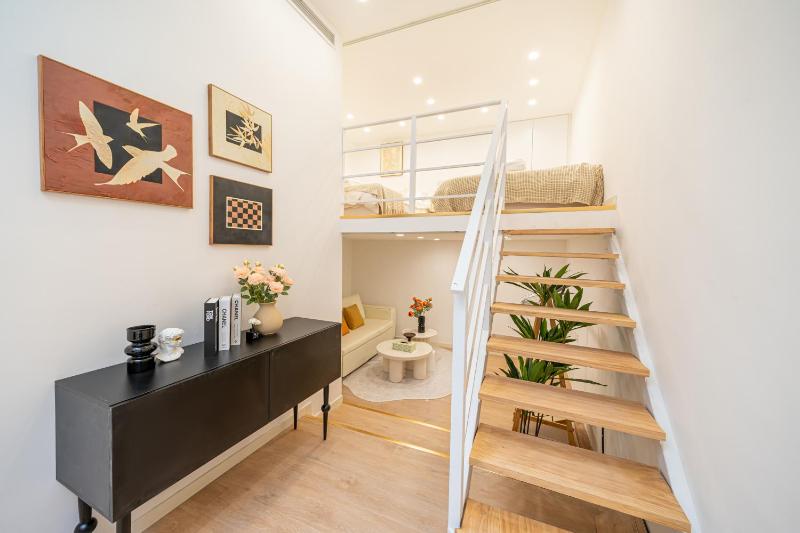 TianFeng - High-Ceiling Loft with Dining Area - image 10