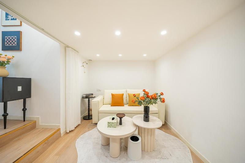 TianFeng - High-Ceiling Loft with Dining Area - image 14
