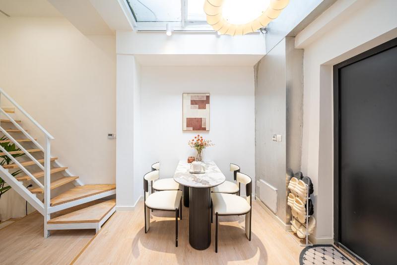 TianFeng - High-Ceiling Loft with Dining Area - image 16