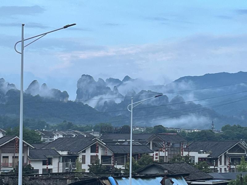 张家界畔山驿栈 Zhangjiajie Panshan Yizhan Travel planning Yishan Diaojialou climbing high and looking far Chinese style near the east gate of the park - image 12
