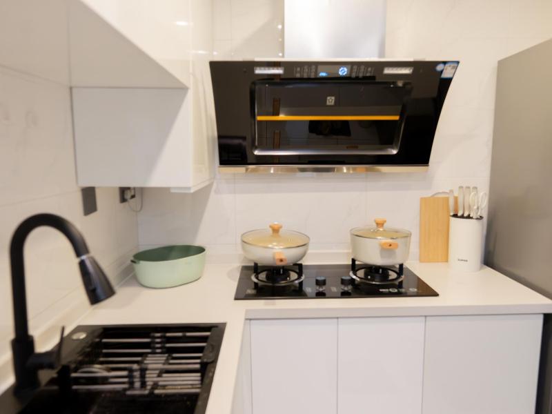 Jadeite - Sunlit Spacious with Skylight & Lounge Area - image 2