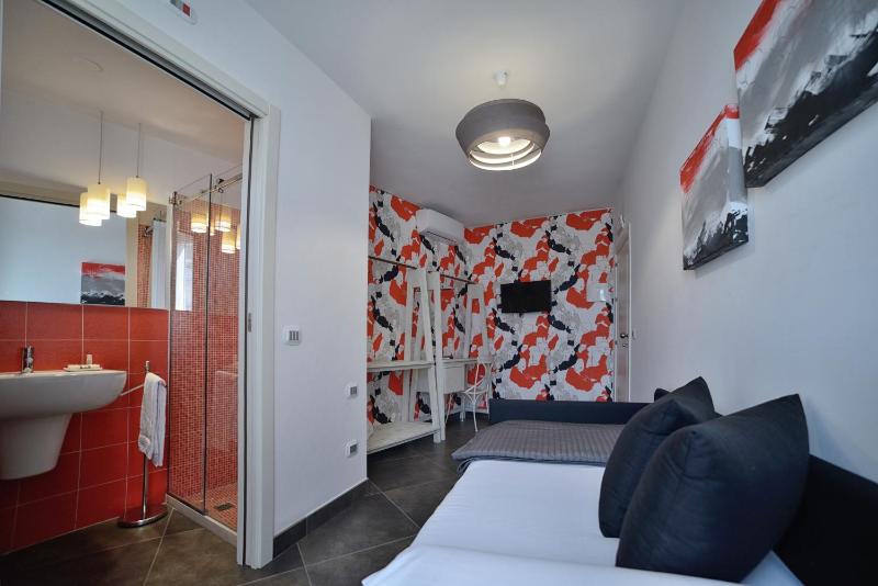 Standard Single Room image 4