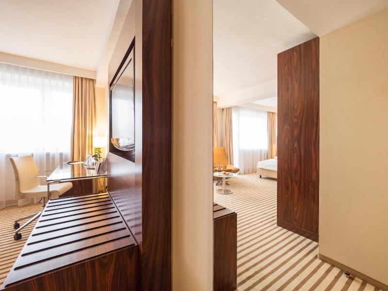 Superior Room Opera View image 4