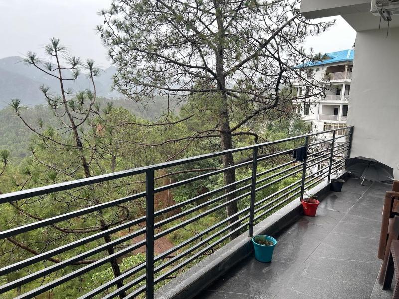 Divine Stay-3BHK AC WiFi Kitchen - image 23