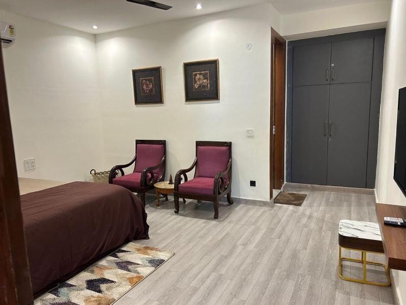 Divine Stay-3BHK AC WiFi Kitchen - image 18