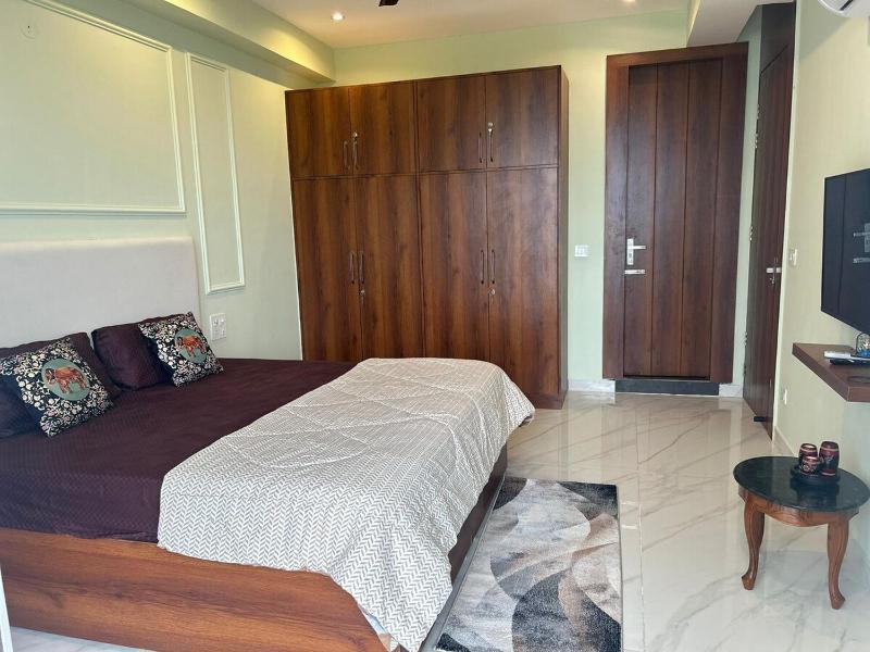 Divine Stay-3BHK AC WiFi Kitchen - image 17