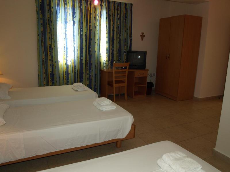 Quadruple Room image 2