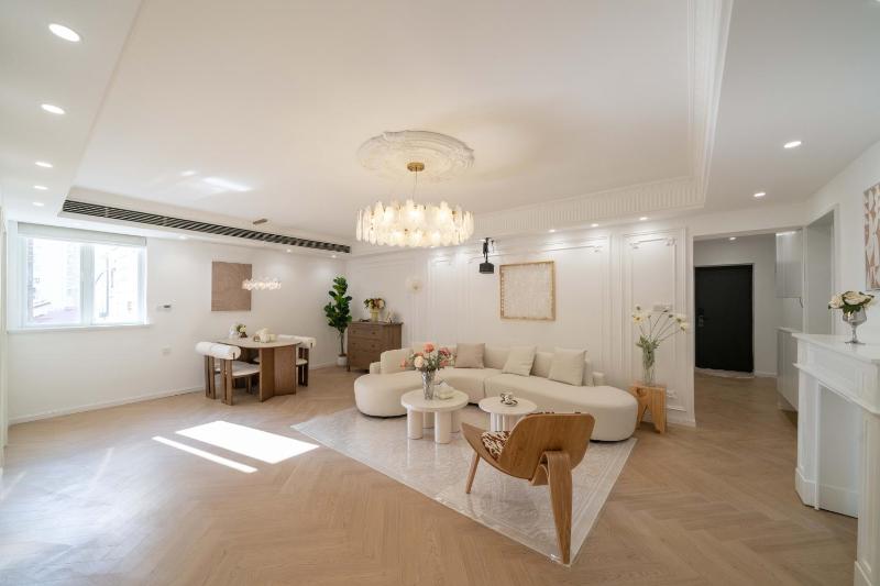 YuLou - Sunlit French-Inspired Flat with Generous Open Space - image 1